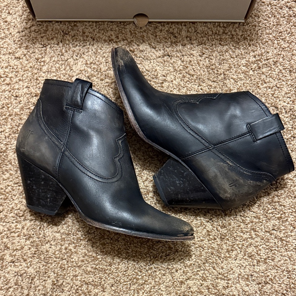 🍁 Frye: Reina Bootie - Picture 3 of 9